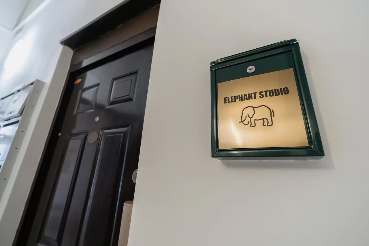 Elephant Studio Budapest 0*,
