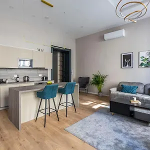 Apartment Luxurious & Spacious In The Kertesz Street, Budapest
